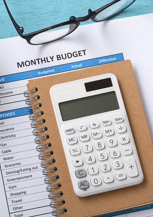 Patient in Pasadena looking over their budget for wisdom tooth extraction